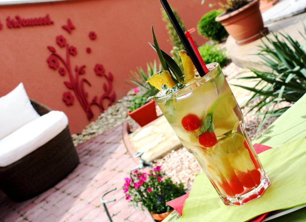 Ambrozia Etterem Es Panzio Bed and Breakfast Kazincbarcika Εξωτερικό φωτογραφία