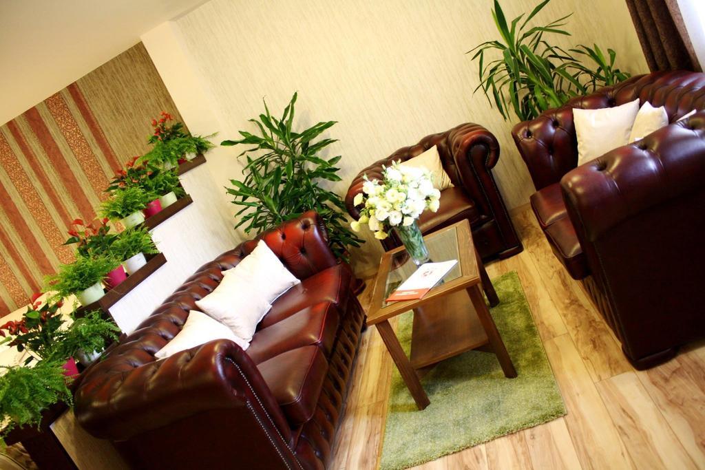 Ambrozia Etterem Es Panzio Bed and Breakfast Kazincbarcika Δωμάτιο φωτογραφία
