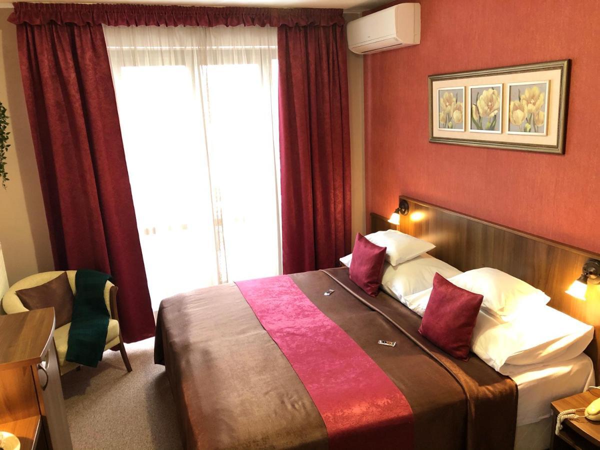 Ambrozia Etterem Es Panzio Bed and Breakfast Kazincbarcika Εξωτερικό φωτογραφία