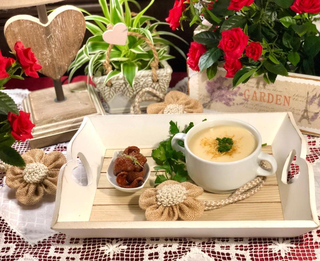 Ambrozia Etterem Es Panzio Bed and Breakfast Kazincbarcika Εξωτερικό φωτογραφία
