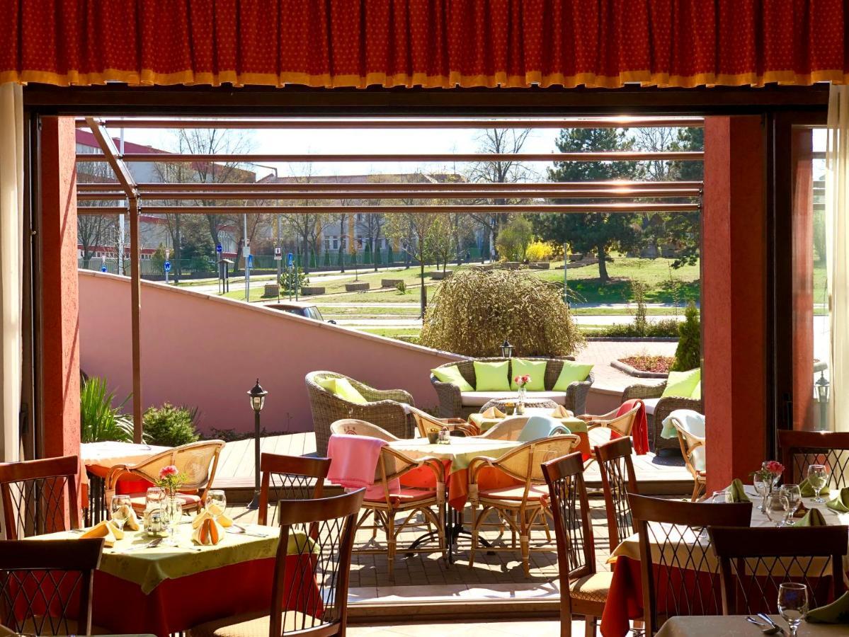 Ambrozia Etterem Es Panzio Bed and Breakfast Kazincbarcika Εξωτερικό φωτογραφία